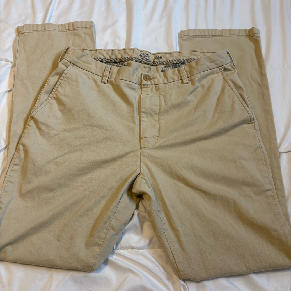 Izod Men's Khaki Chino Pants
